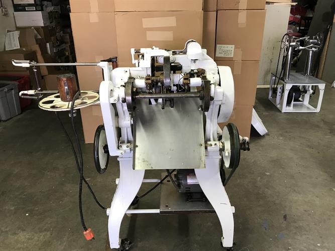 Package Machinery Kiss Wrapper with Puller &amp; Batch Roller