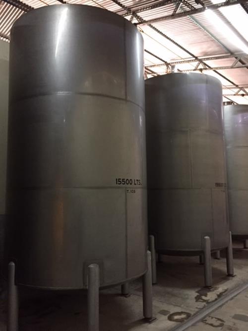 Stainless steel 15,500 liter tank