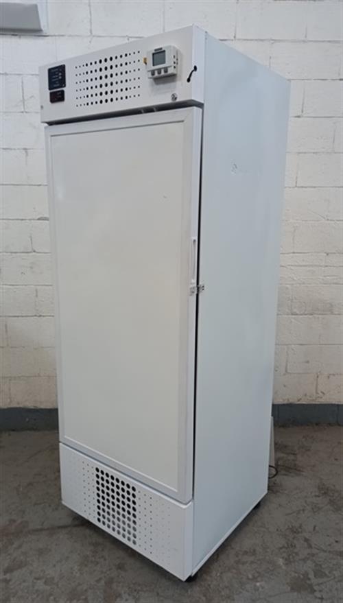 Victor model VPC-300-MIX-19D Refrigerator