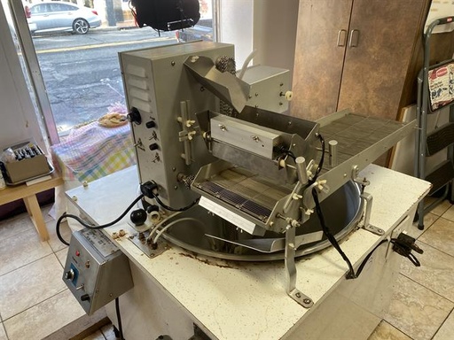 [84820] Hilliard 600lb Tempering Melter w 10" Enrober