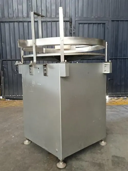 Stainless steel 31” accumulating table