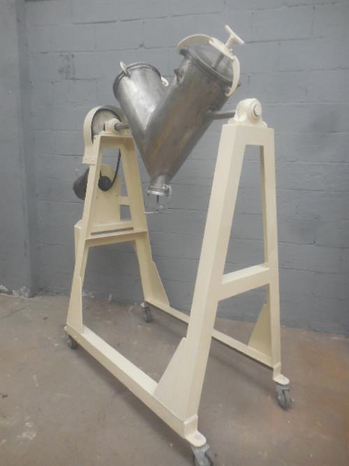 Stainless steel 14 gallons V powder mixer.