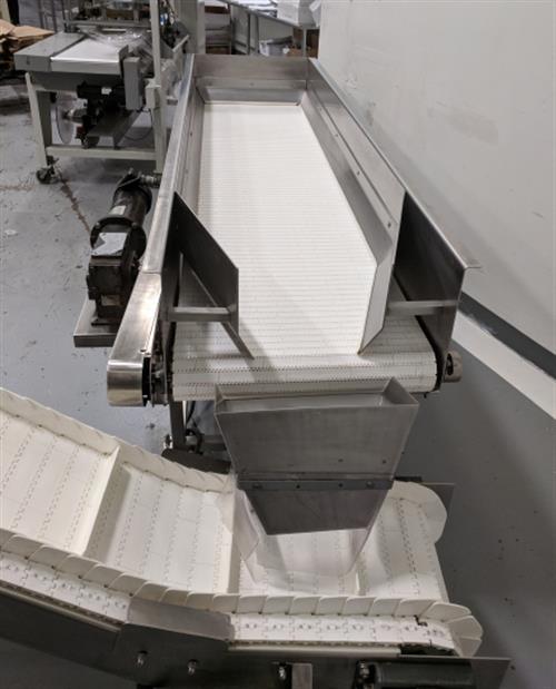 Inclined Cleated Conveyor to Feed Bagger