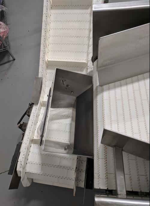 Inclined Cleated Conveyor to Feed Bagger