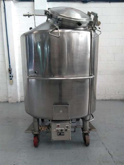 Terlet Stainless Steel 330 gallon closed Tank