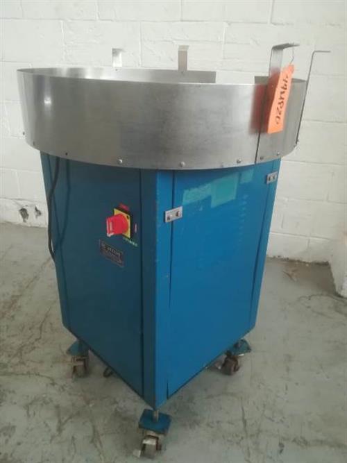 De Vecchi 28” diameter stainless steel accumulating table 