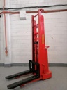 Roll lift pallet elevator