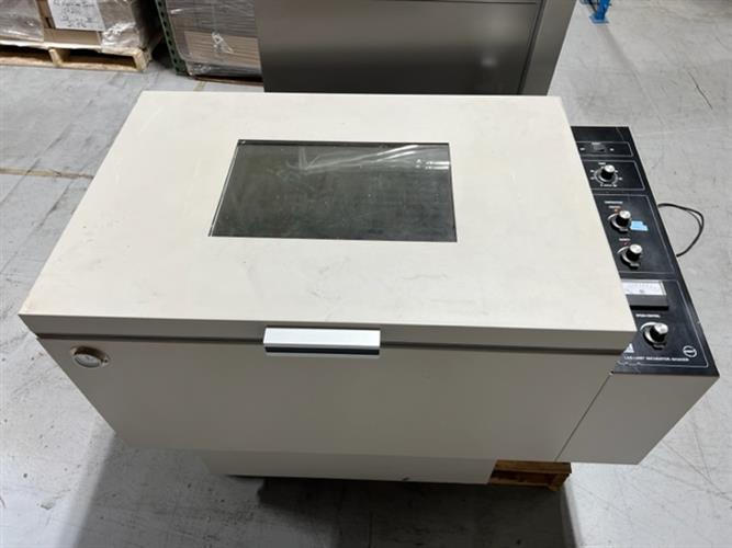 Lab-Line model 3525 Shaking Incubator