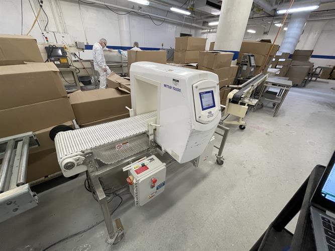 Mettler Toledo Certus TS Metal Detector with 13.75" wide x 14" tall Opening