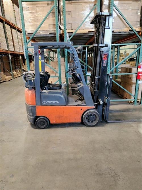 Toyota model 7FGCU15 3000 lb Propane Riding Forklift