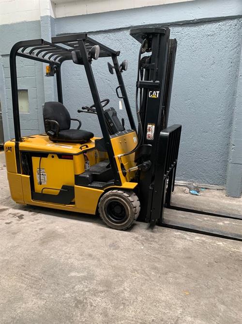 Caterpillar model EP20KT Forklift