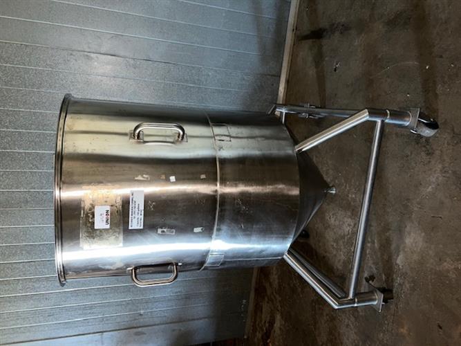 Accurate Manufacturing 150 gal stainless steel tank 