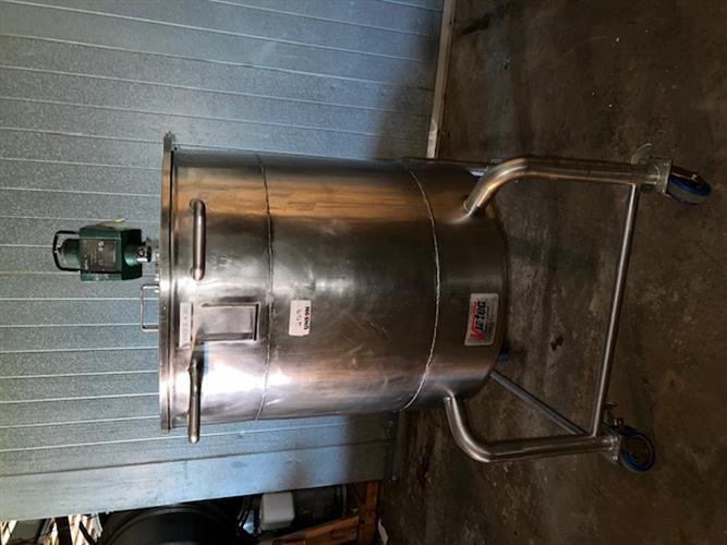 Viatek 125 gallon stainless steel tank with hinged cover 