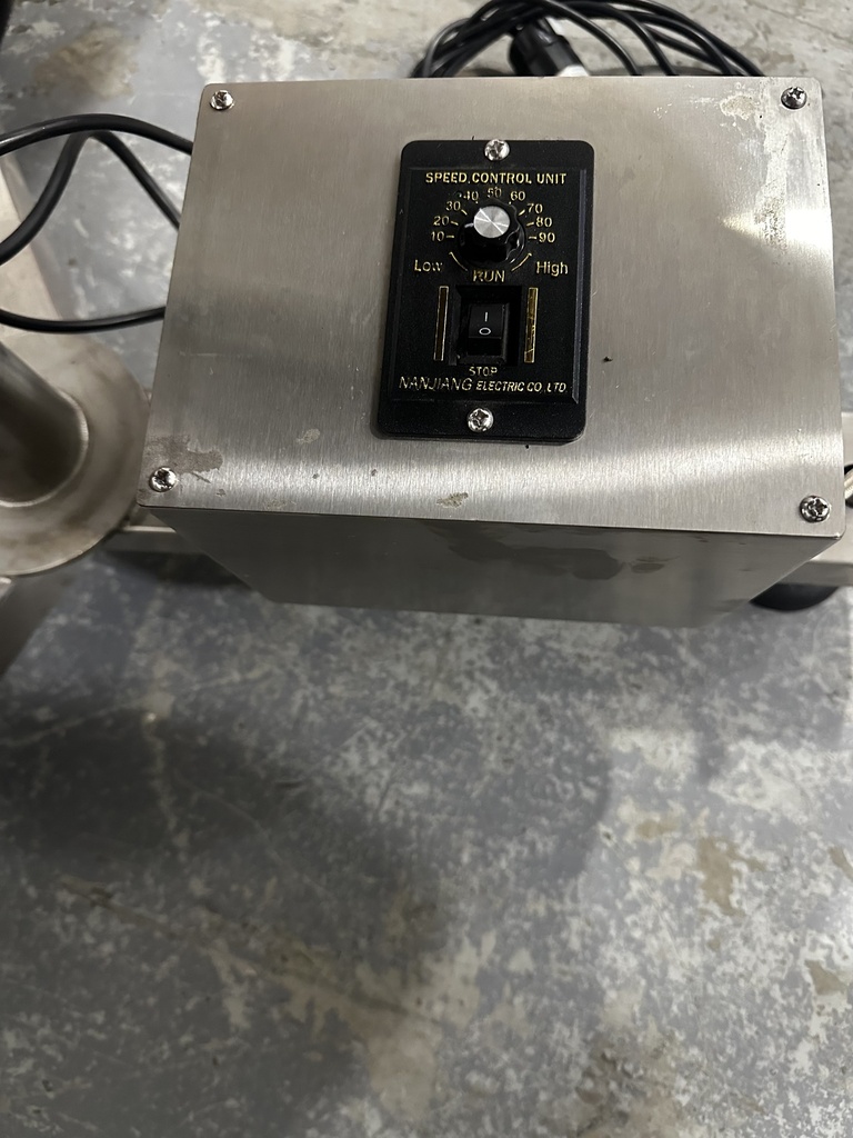 39" Diameter Stainless Steel Accumulating Table