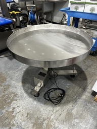 [85113] 39&quot; Diameter Stainless Steel Accumulating Table