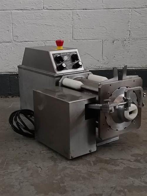 Savage Carousel Wire Cut Cream Extruder 