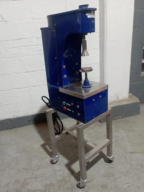 De Vecchi semiautomatic capper 