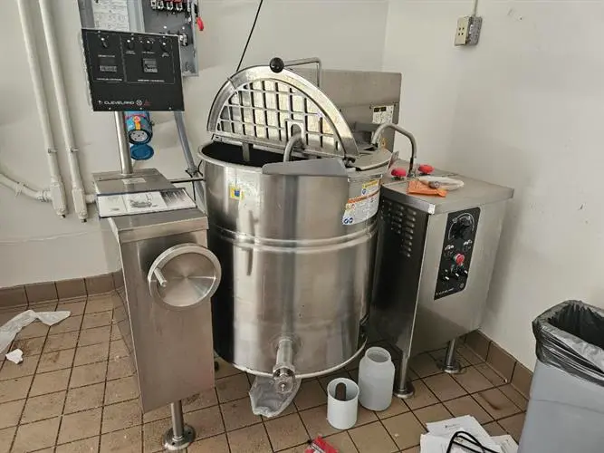 Cleveland 40 Gallon SS Electric Tilting Steam Kettle with Mixer
