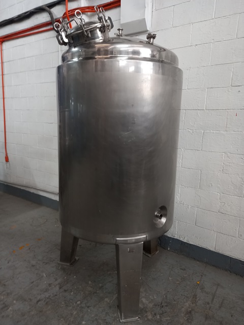 Stainless steel  264 gallon jacketed  closed tank