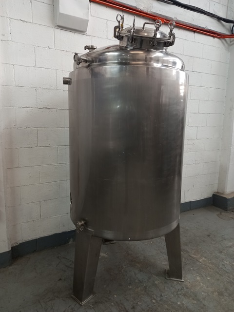 Stainless steel  264 gallon jacketed  closed tank