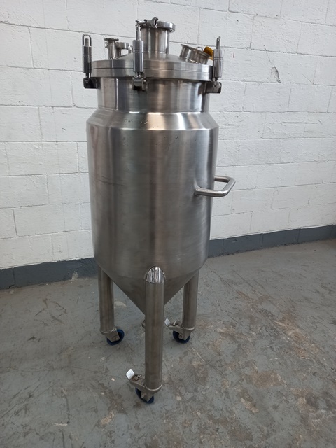 Stainless steel  26 gallon jacketed pressure tank