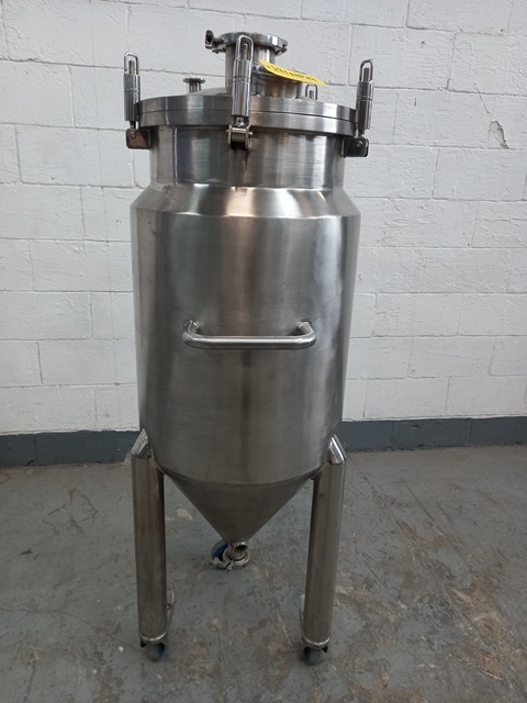 Stainless steel  26 gallon jacketed pressure tank